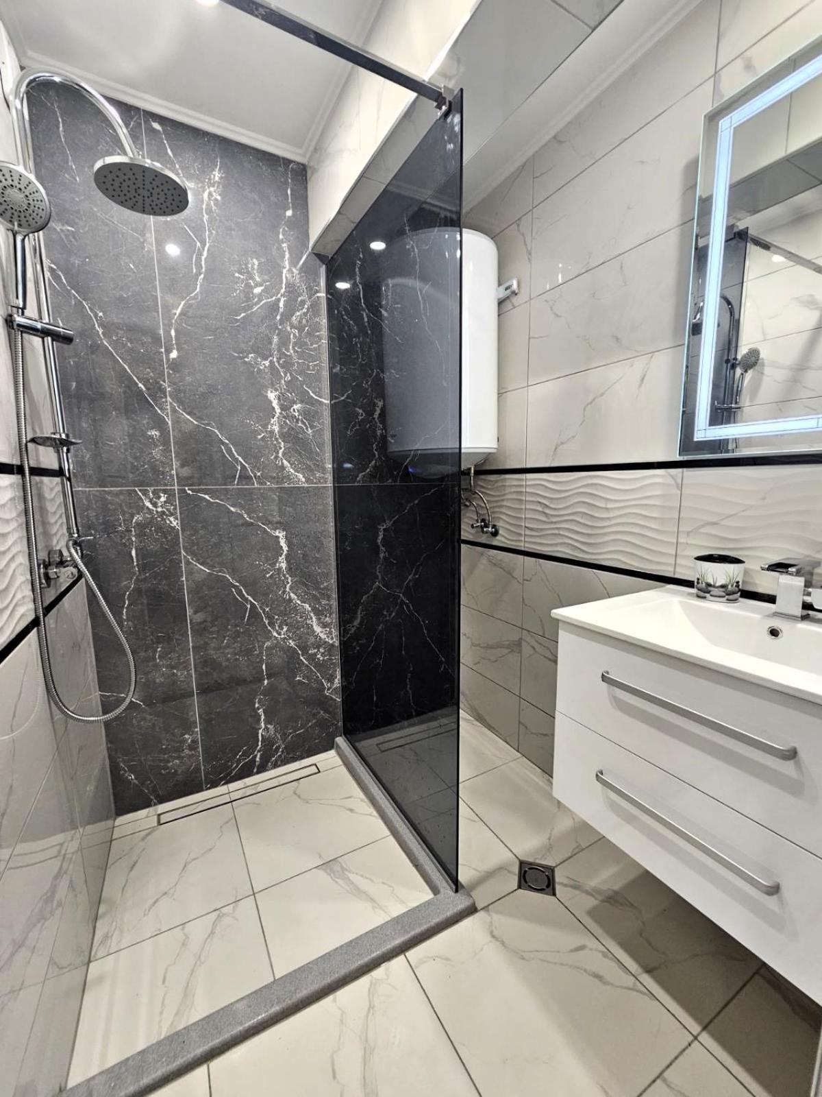 Apartment Bohemi With Free Parking Burgas Ngoại thất bức ảnh